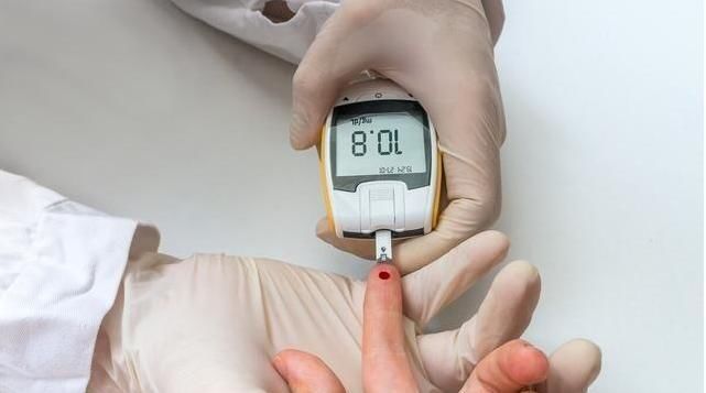 糖尿病|糖尿病总是静悄悄的，吃饭两不要，晚上两坚持，血糖才会更好