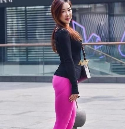 打底裤的设计，不挑身材时尚百搭，打造出属于自己的潮流范