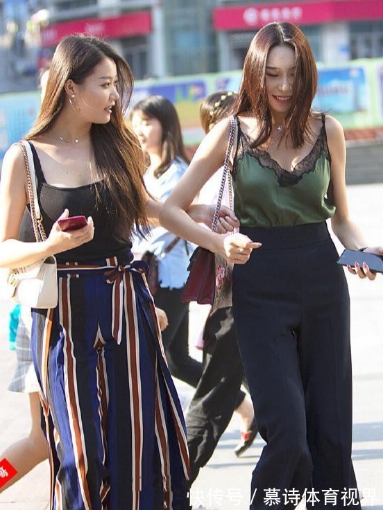 高跟鞋 纯色连衣裙过时了,今年流行的是印花裙,穿上也太美了吧