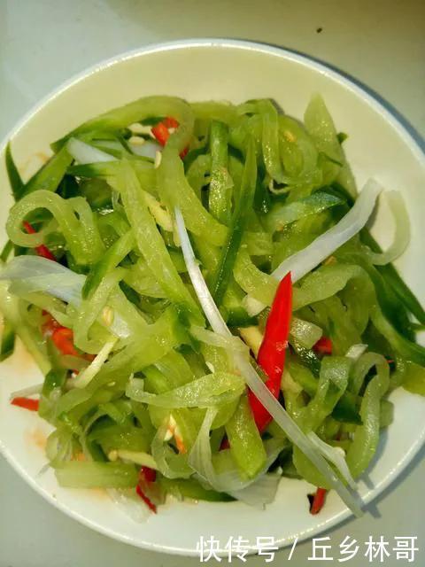 冬天要多吃萝卜,教你一个百吃不厌的做法,口感爽脆,开胃又下饭