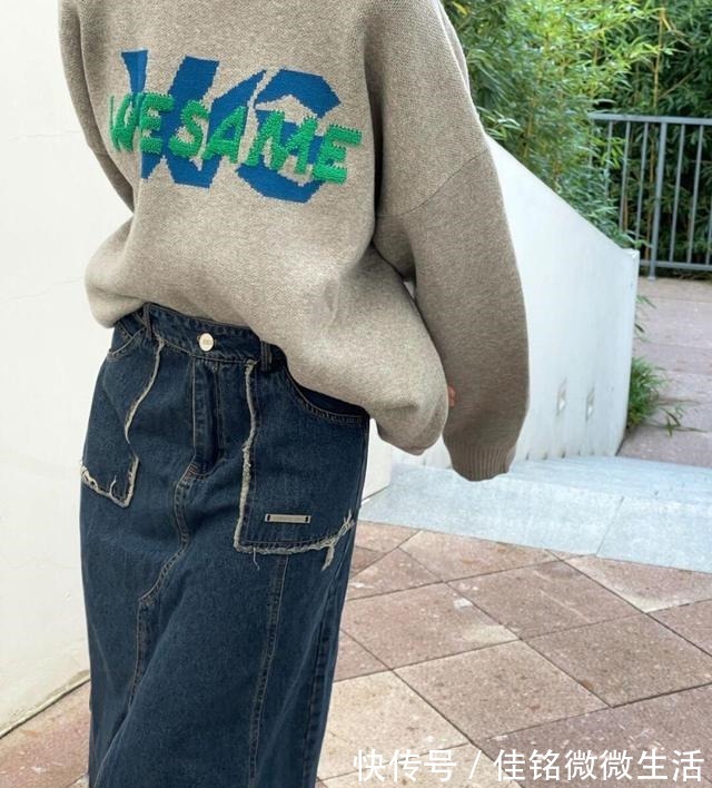 搭配 秋冬,怎么穿半身裙才洋气,搭配卫衣或者针织衫,简约洋气又优雅!