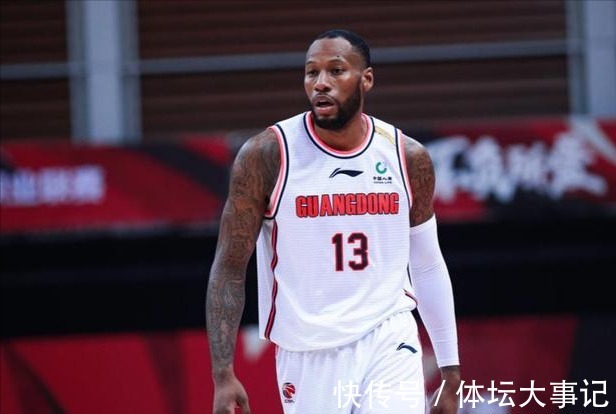 北京队|续约了!北京队31岁悍将留队,场均3.4分专心防守,撞伤过威姆斯