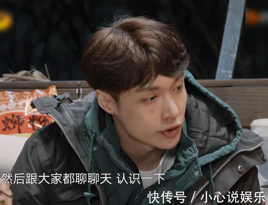 張藝興|張藝興化身“干飯人”，不顧碳水大口吃面，續面條的筷子細節亮了