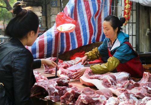 猪肉贩子为何老喜欢拿抹布擦桌面？原来不是爱干净，而是藏有猫腻