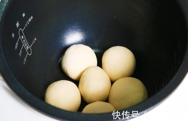 拉丝|想吃面包不用买，教你在家做出柔软拉丝的面包，大人小孩都爱吃