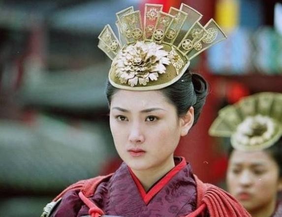 此人身为一代国后,不仅貌美还能上马打仗,最后被下