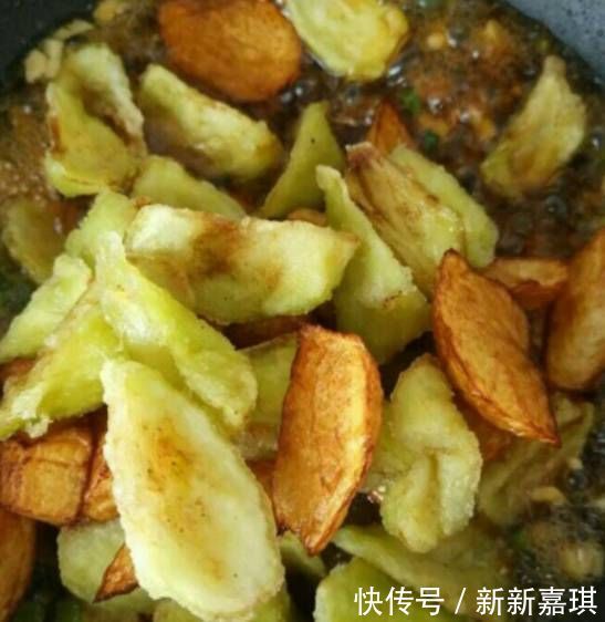 一根茄子、一个土豆、一根尖椒,就能做出不比肉菜差的地三鲜