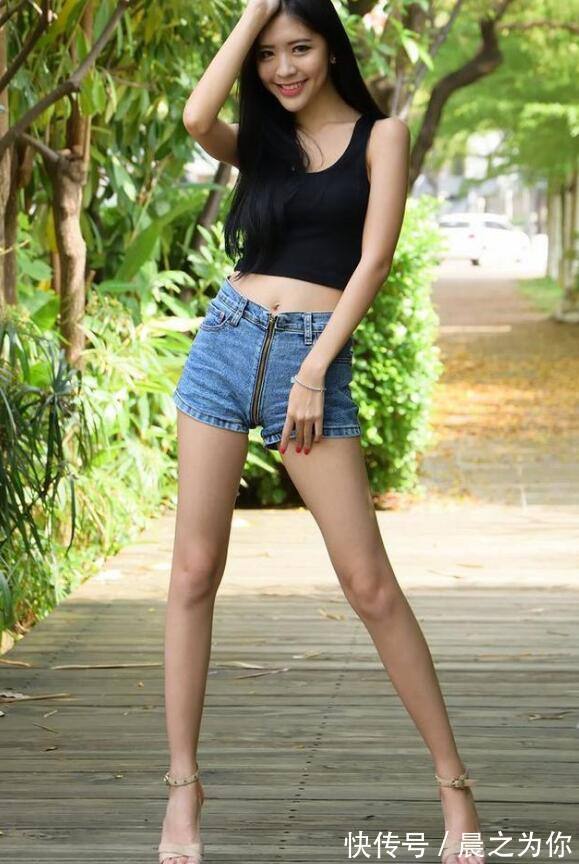 版型 洒脱自由的牛仔裤美女,展现完美腿型,穿出时尚风采!