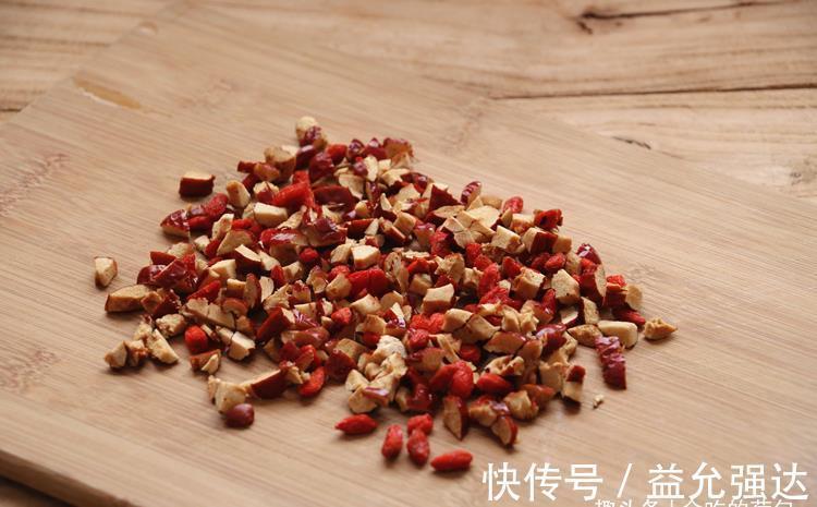 红豆|80岁奶奶常吃花生,吃了40年的方法,每天吃2颗,随吃随取真省事