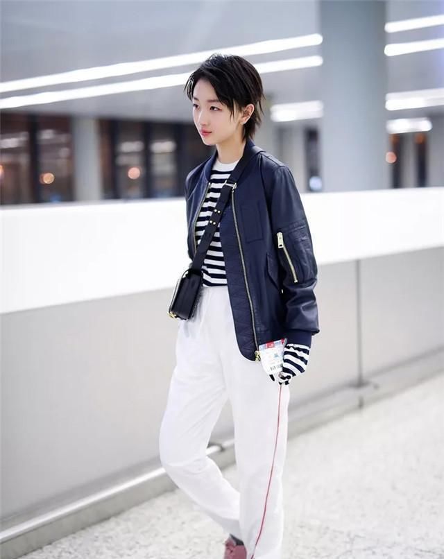 色初恋|小白鞋已经彻底失宠了,今年最流行的是这款“初恋鞋”,百搭减龄