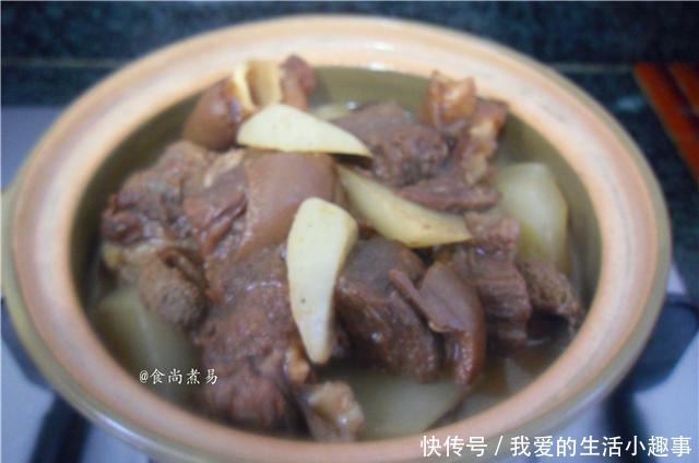 每年冬天一到,此菜最抢手,当季食材营养足,荤素搭配味道香