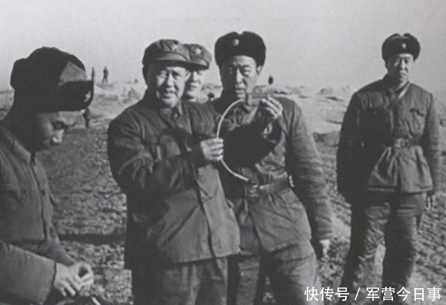 部队|18岁是红军师政委，1955年被授予少将，他气得撕下自己肩章