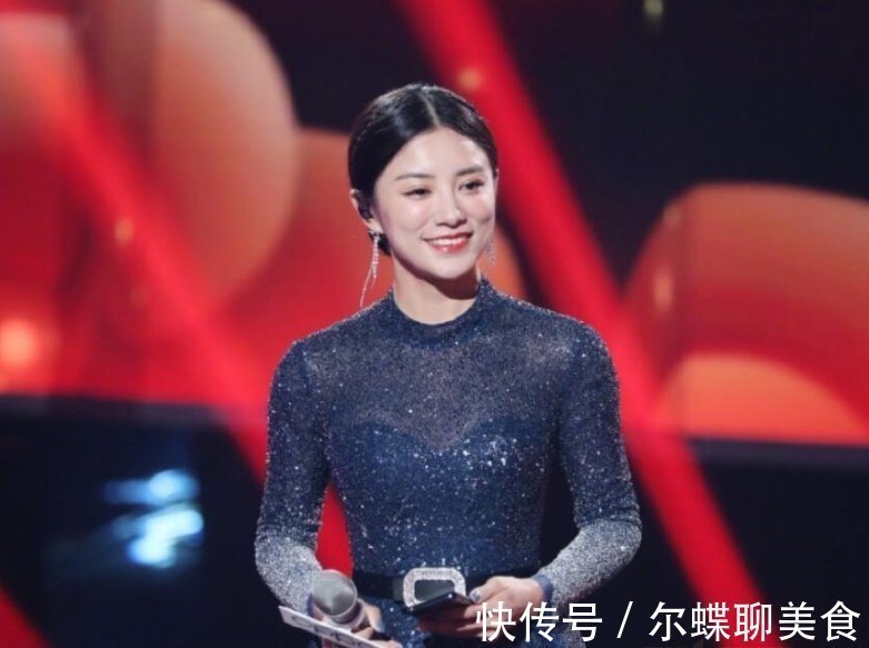 越跳越美丽|美女主持穿衣失误,少穿一件衣服,同台张国立硬是60分钟没转头!