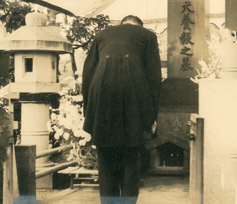 张照片为1941|汪精卫访问日本照片:与东条英机座谈,祭拜前首相犬养毅