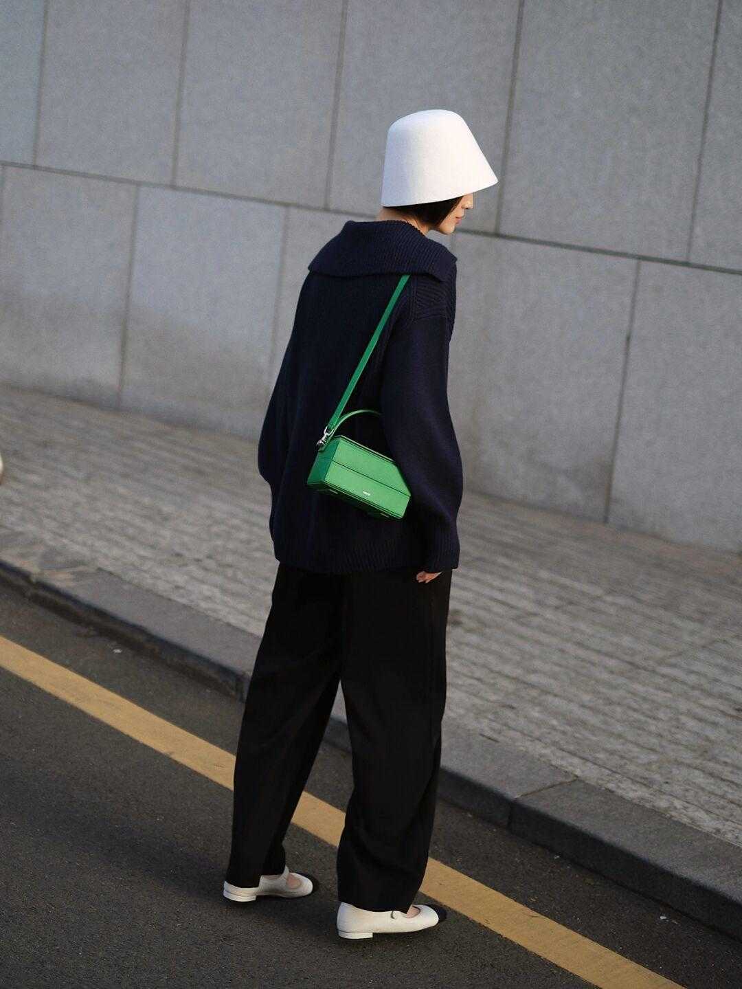 黑丝 出门聚会怎么穿?这四款心机造型,时髦个性又有腔调,咋穿都出彩