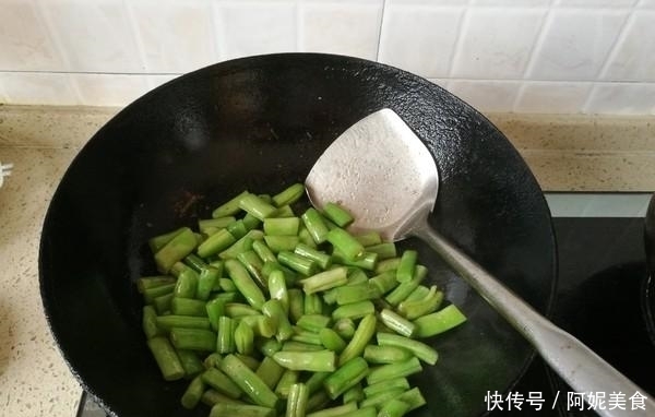 吃腻|大鱼大肉吃腻了，做1盘家常小炒，清爽不油腻，好吃极了！