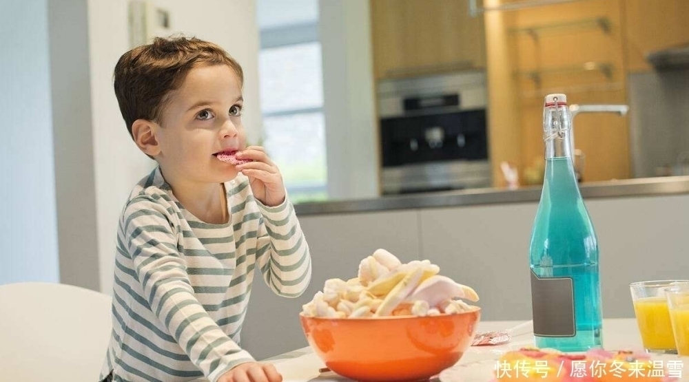 亲子关系|从小“不吃零食”的孩子,长大后会怎样?医生:逃不过2个结局