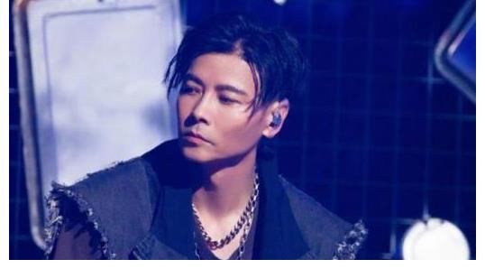 团夜|《披荆斩棘的哥哥》成团夜被曝改录播，结果或泄露，张艺兴遭排斥