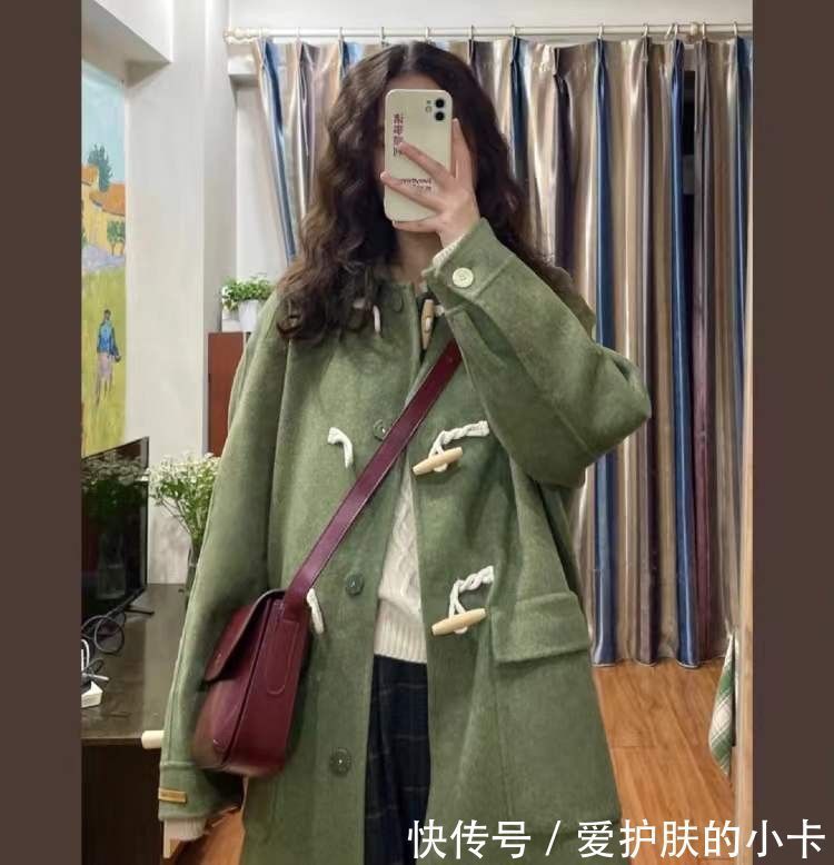 可爱 牛角扣大衣真是时髦又好穿,搭配牛仔裤简直太好看了!