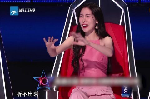 張露馨|李榮浩頂著被罵的風(fēng)險(xiǎn)教王靖雯投機(jī)取巧，結(jié)果對(duì)方不聽(tīng)話(huà)，太虧了