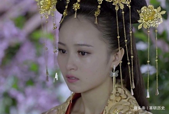 巅峰|她头婚嫁给一傻子,二婚直接当皇后,经历5次被废又重回巅峰