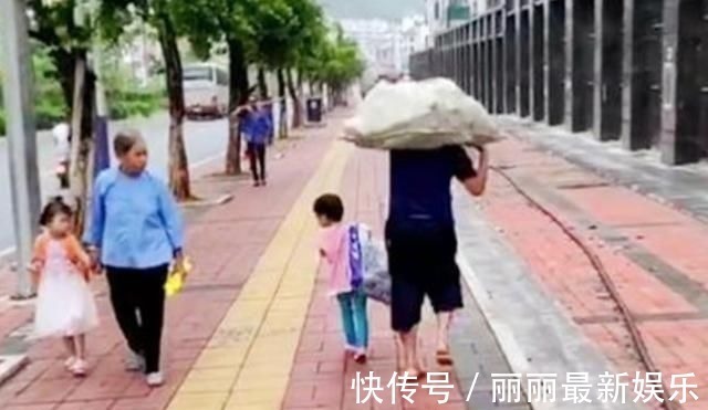 家庭|两孩子相遇,互相注视对方走过,网友:同样的年龄,不同的境遇