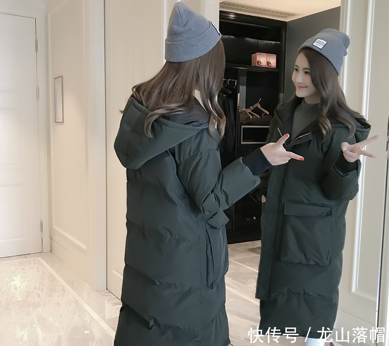 建议大家:羽绒服尽量选长款!再搭配一双踝靴,不打扮都美嫩
