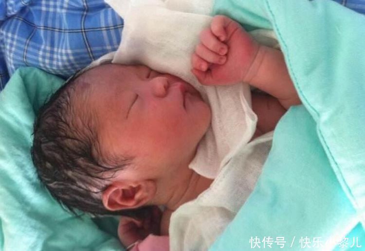 姥姥|“踩生”不是迷信,孩子出产房后,第一个抱他的人确实很重要