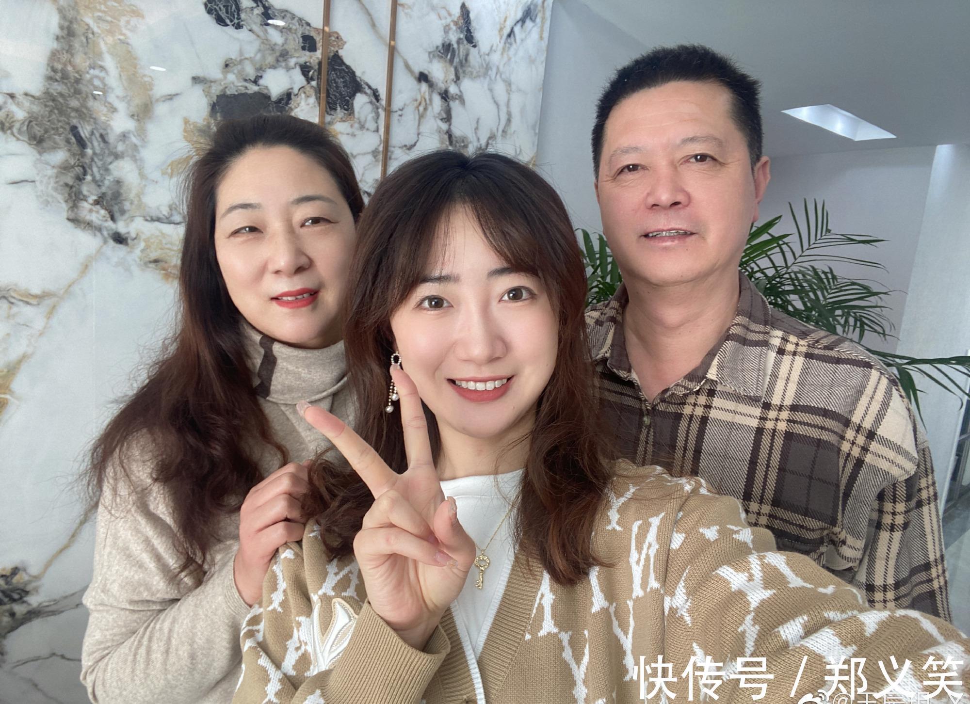 虎年|大年初一!朱婷现身,多位体坛女神晒一家三口照,刘湘母女送祝福