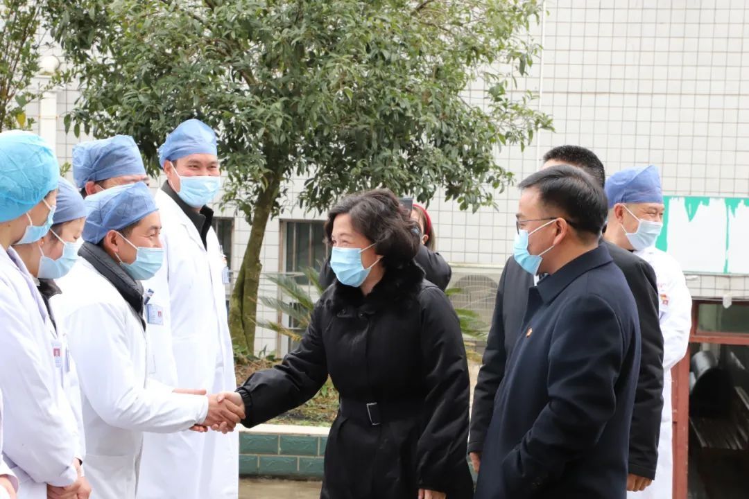 防治|省卫生健康委副主任张玉琼带队到毕节市第二人民医院撒拉溪分院开展麻风病人慰问活动