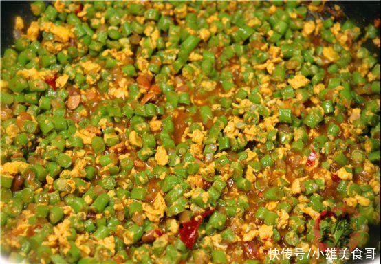 面条|把豆角切成丁,打入2个鸡蛋,我家一周吃5次,实在太香了