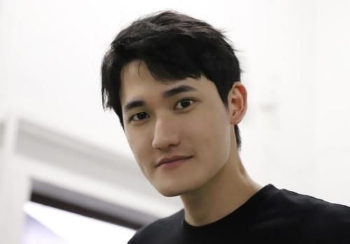 卡萨|卡萨谈恋爱了，女友长得很二次元，两人多次一起出现没人注意