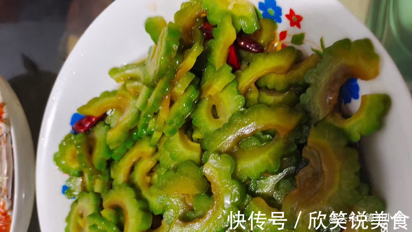 未来儿媳来了,婆婆准备一桌子菜,在朋友圈火了,网友真抠门