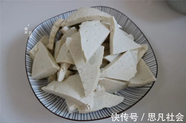 蒜苗|豆腐这样做太好吃了，我家每周做一次，软嫩入味，给肉都不换
