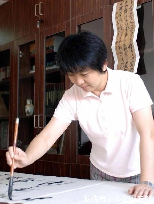 女博士&首位书法女博士,田蕴章给予高度评价,解小青的书法好在哪?