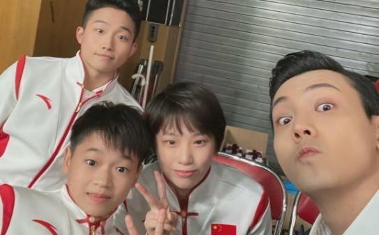 排面！全红婵首次登台唱歌，央视给5秒特写镜头，明星都没这待遇