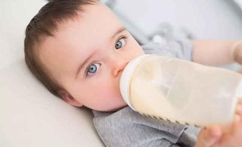 小璐|给宝宝冲调奶粉不可有的错误方法，对宝宝既没有营养还危害健康！