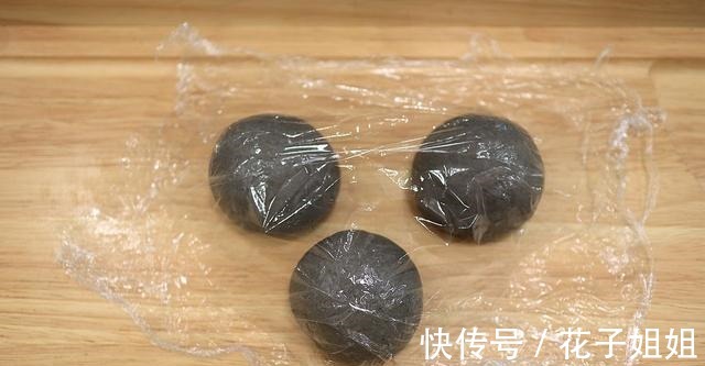 好吃|黑芝麻肠仔包,居家快手面包,健康营养又好吃!