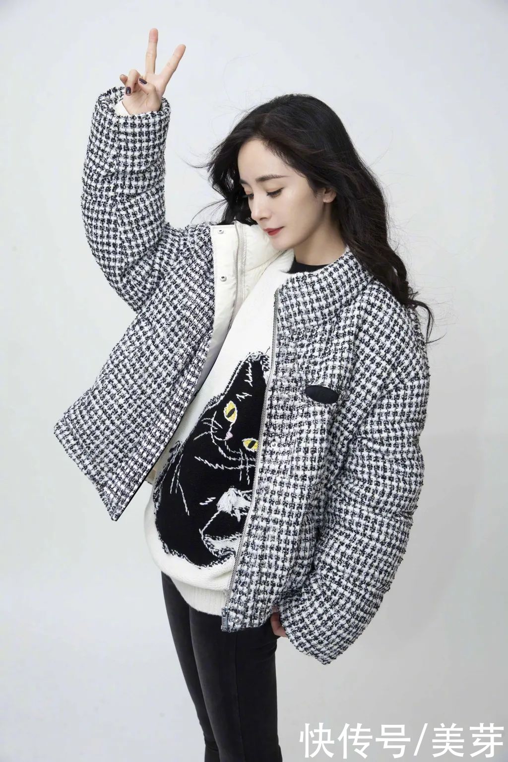 大衣里面穿什么？这4款绝美内搭，让你时髦一整个冬天