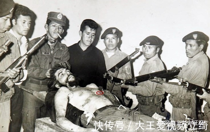 玻利维亚@当刽子手知道自己要杀的人是格瓦拉后,他喝了点酒壮胆