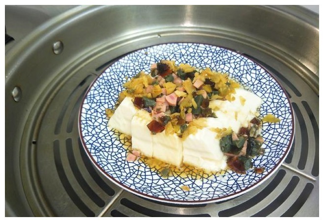 皮蛋豆腐新吃法,皮蛋不溏心不粘刀,爽口滑嫩,学会不用去饭店了