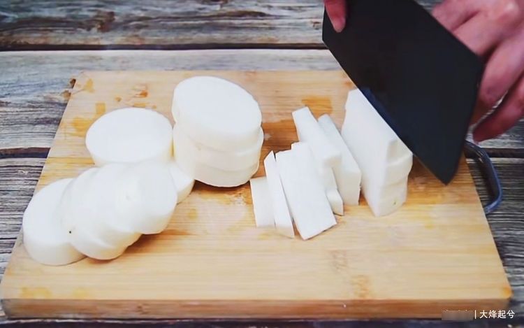 冬天腌萝卜干，教你正宗做法，香辣开胃，放一年都新鲜