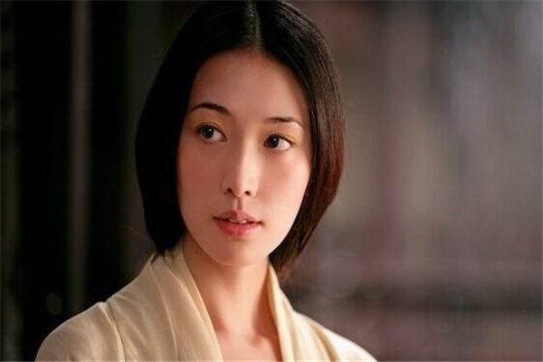 才高八斗|曹植才高八斗,七步成诗,没想到一篇文章毁了曹操统一天下大业