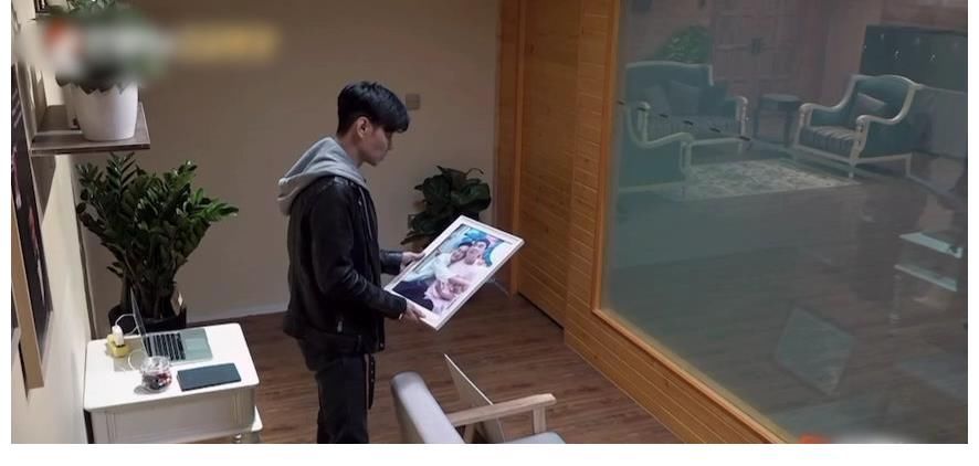 張晉讓陳小春別抱張智霖了來(lái)救他