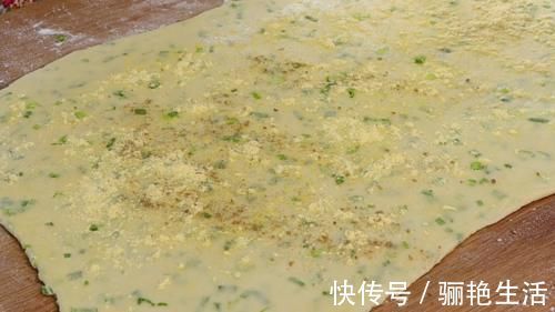 面团|面粉不要蒸馒头了，加一把小葱进去，一次做18个，家人都爱吃