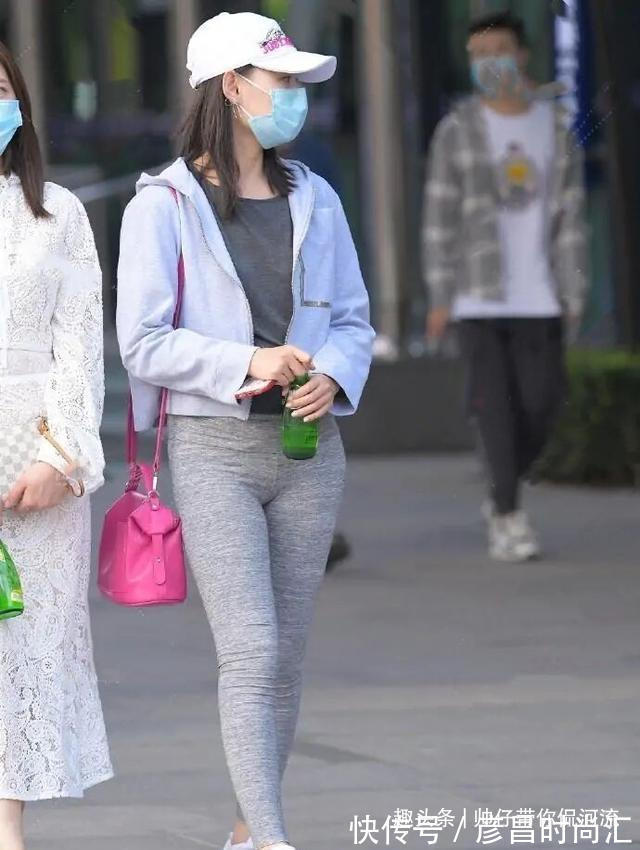 撞色 清雅悠然的打底裤穿搭很有时尚感,舒适又显气质,还很百搭