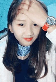 |搞笑GIF:妹子这是哪来的自信啊,真是被你迷倒了呢