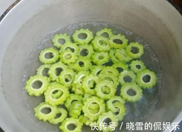 好吃|天热,苦瓜跟它是绝配,教你这样做,酸甜爽口又开胃,好吃不腻!