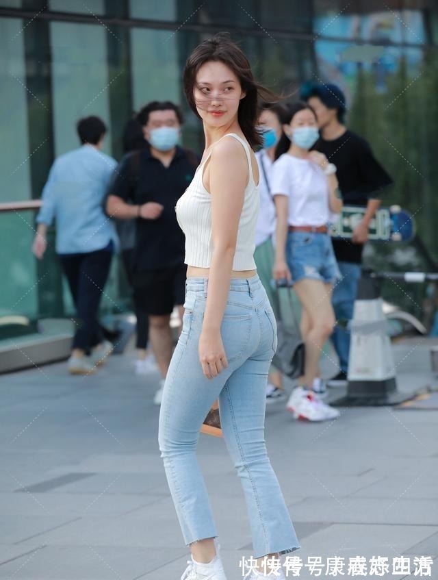 喇叭裤|针织背心搭配九分喇叭裤,明艳大气,又不失小清新的穿搭