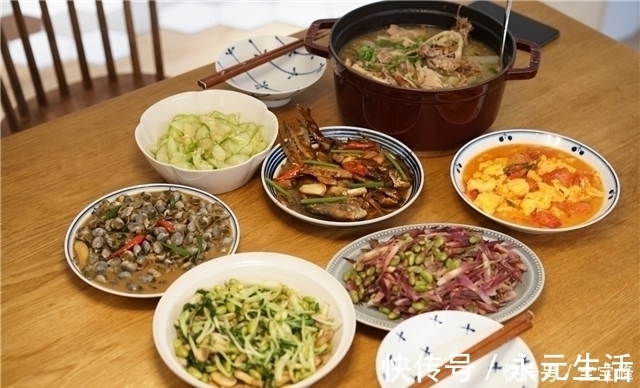 准公婆邀请我去吃饭,第一次去男友家就执意下厨,上桌备受欢迎